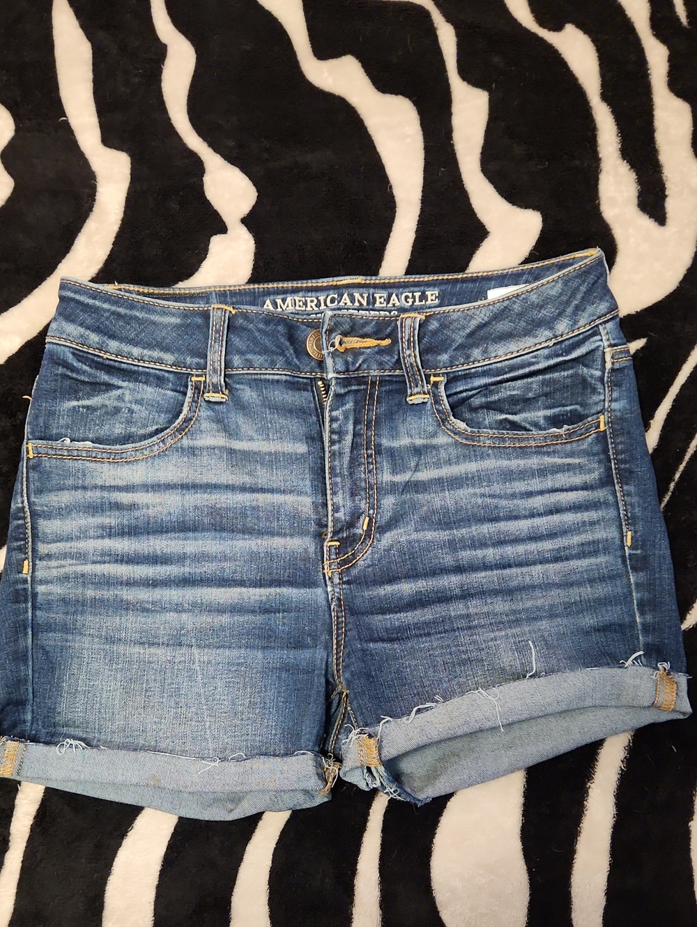 American Eagle Outfitters Blue Denim Roll-Cuff Women's Shorts